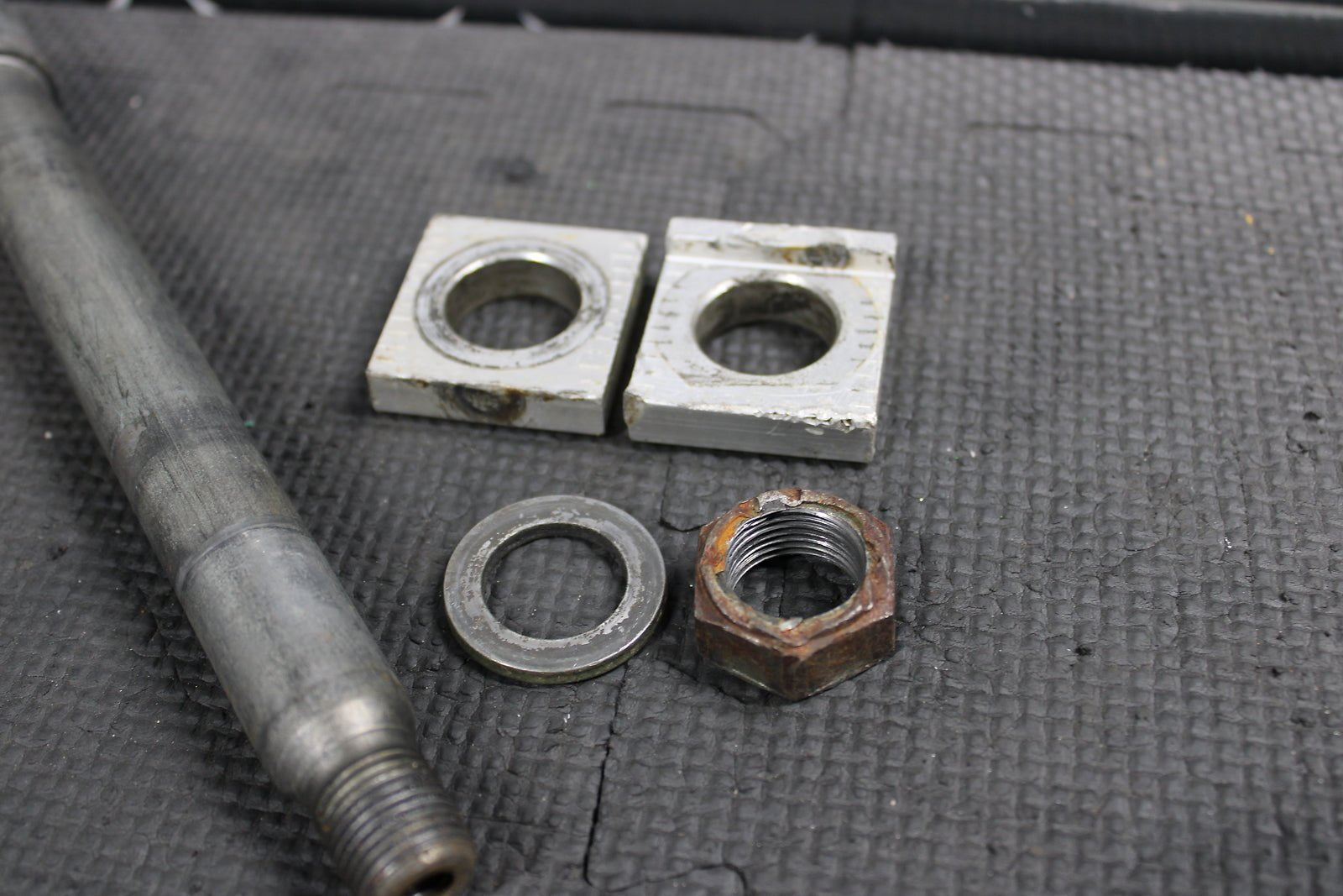 2002 YAMAHA YZ426F OEM FRONT REAR AXLE BACK WHEEL RIM SWINGARM PIVOT BOLT AXLES - hggarage