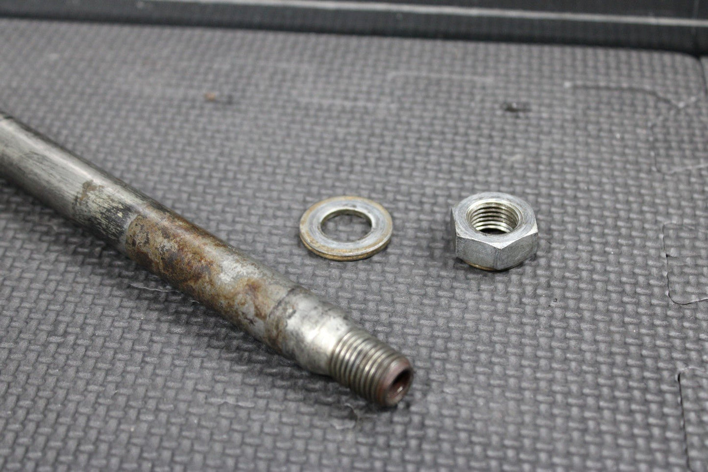 02 - 22 HONDA CRF450R OEM REAR SWINGARM BOLT SUSPENSION PIVOT AXLE 52101 - KZ4 - J40 - hggarage