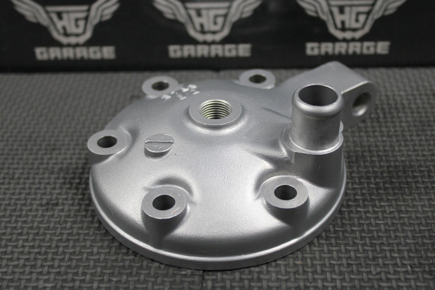1999 SUZUKI RM250 MODEL X OEM CYLINDER HEAD COVER CAP DOME 11111 - 37E30 NICE! - hggarage