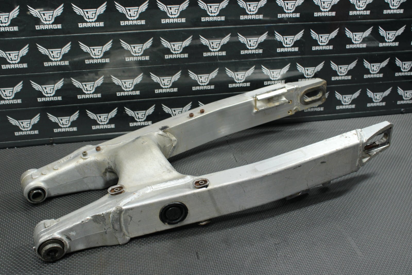1993 Honda CR250R OEM Swingarm Swing Arm Suspension 52100 - KZ3 - 890ZA - hggarage