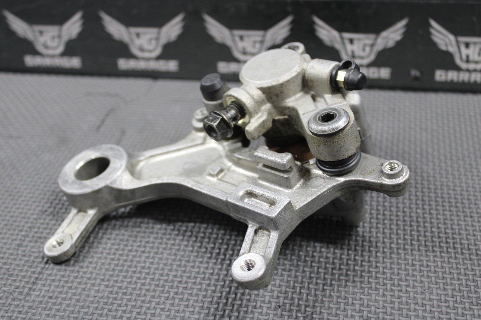 1997 HONDA 97 - 99 CR250R OEM NISSIN REAR BACK BRAKE CALIPER 43150 - KZ3 - B01 NICE! - hggarage