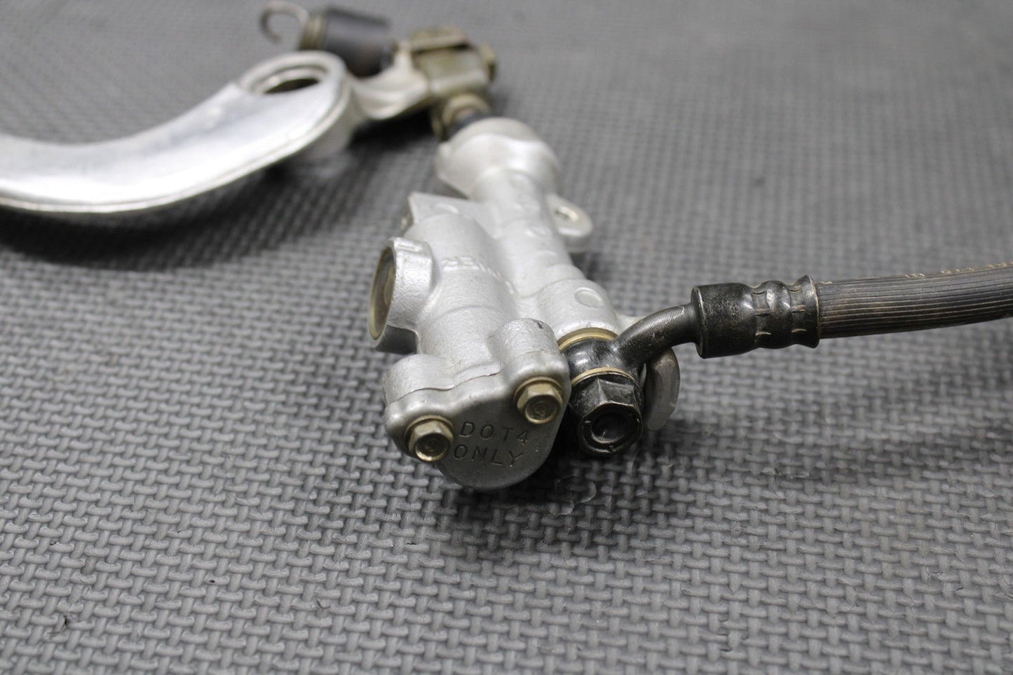 2005 HONDA 05 - 07 CRF450R OEM REAR BACK BRAKE CALIPER MASTER CYLINDER LEVER ASSY - hggarage