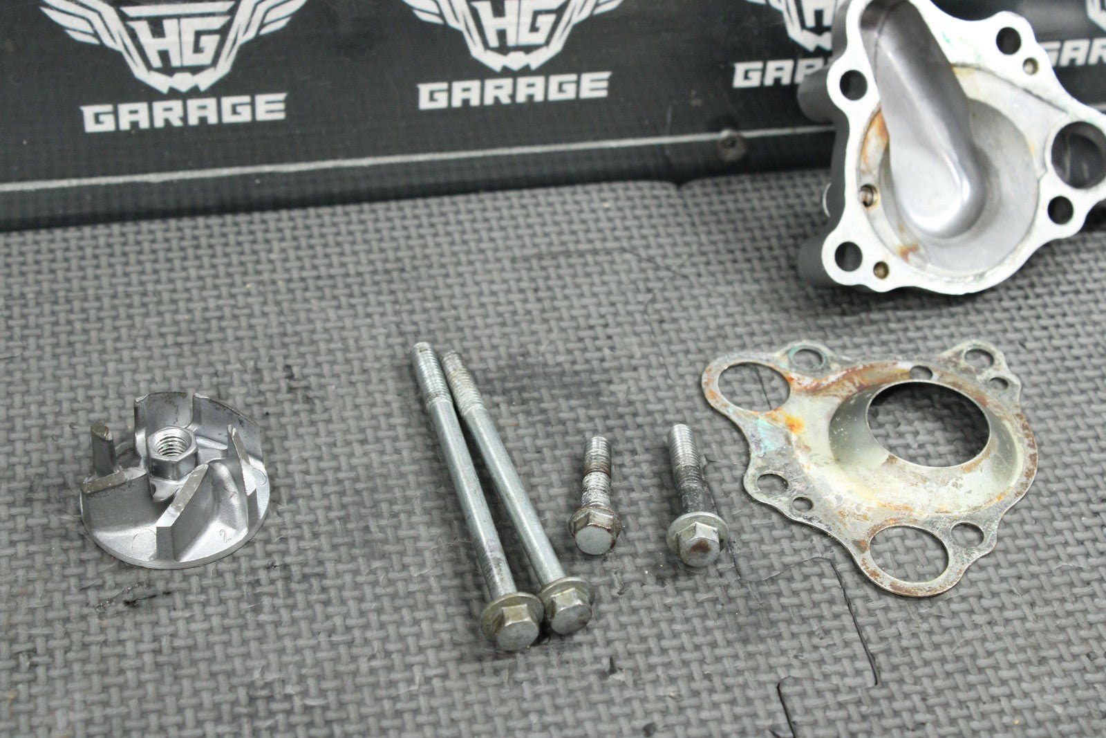 2000 97 - 04 HONDA CR125R OEM ENGINE WATER PUMP W HOUSING 19221 - KZ4 - B00 GOOD! - hggarage