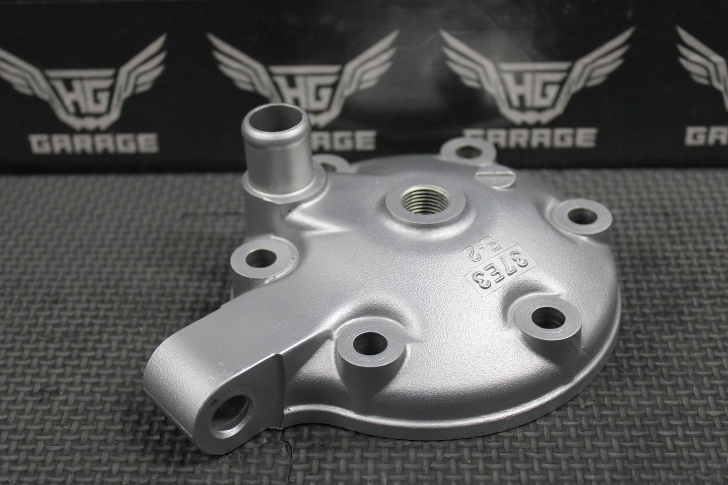 1999 SUZUKI RM250 MODEL X OEM CYLINDER HEAD COVER CAP DOME 11111 - 37E30 NICE! - hggarage