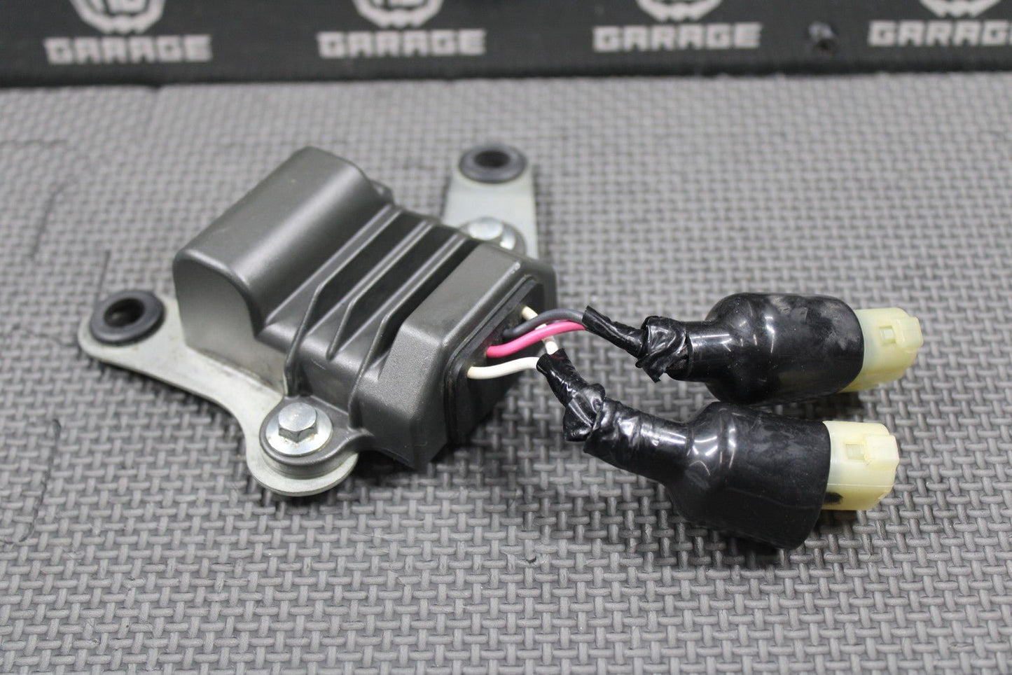 2020 YAMAHA 19 - 22 YZ250F OEM RECTIFIER VOLTAGE REGULATOR B7B - 81960 - 00 - 00 GOOD - hggarage