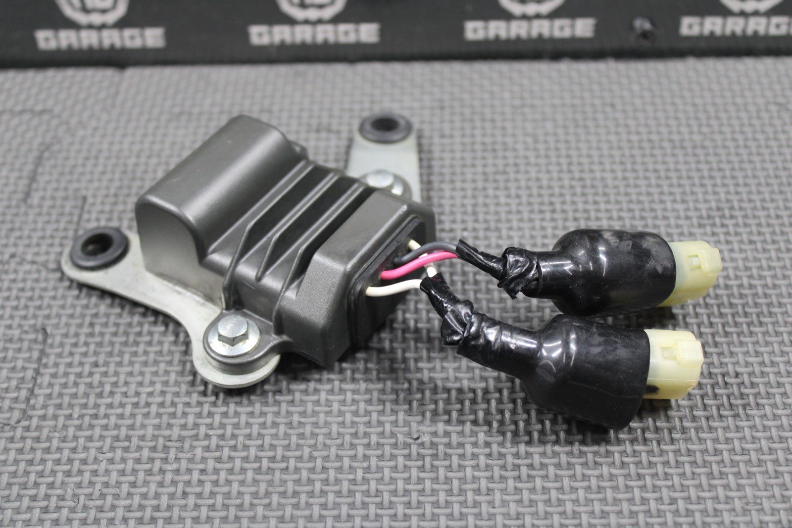 2020 YAMAHA 19 - 22 YZ250F OEM RECTIFIER VOLTAGE REGULATOR B7B - 81960 - 00 - 00 GOOD - hggarage