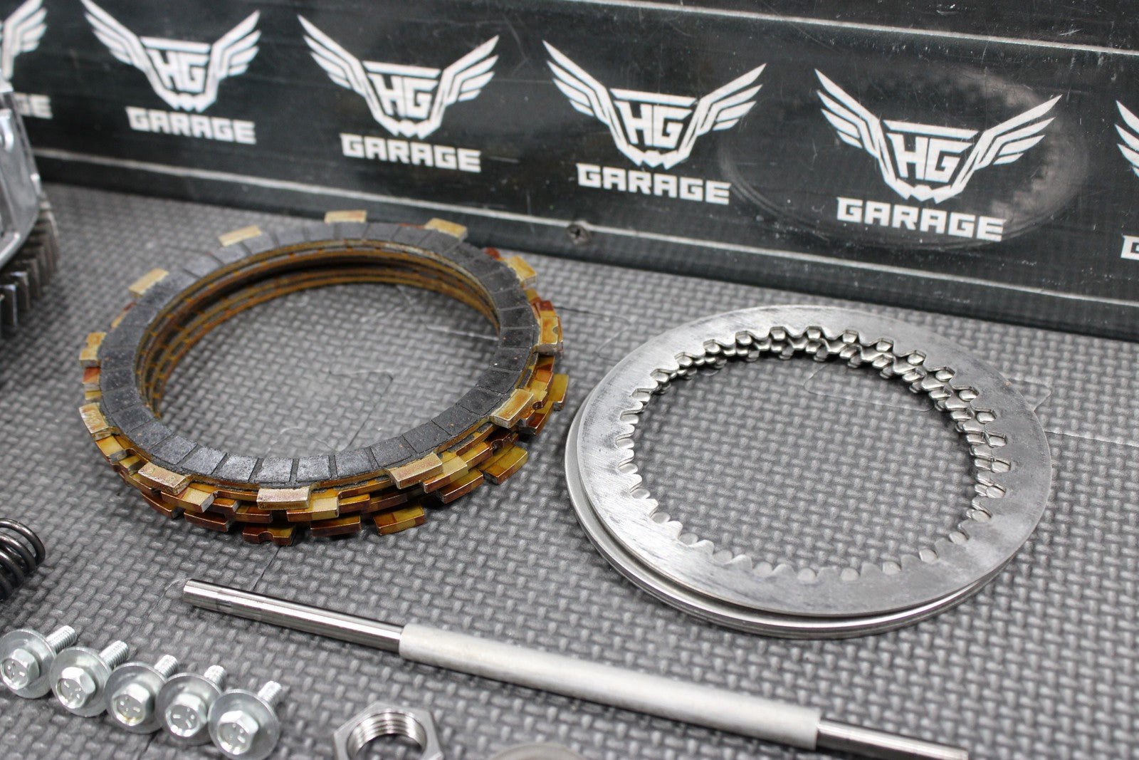 2005 SUZUKI DR200SE OEM COMPLETE CLUTCH W PLATES BASKET HUB 21200 - 42A50 NICE! - hggarage