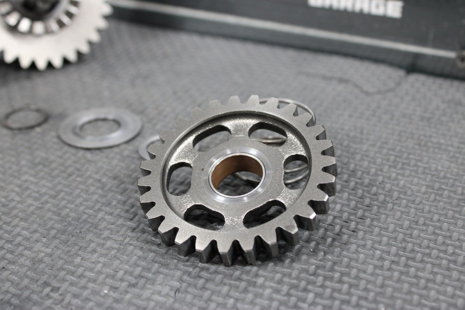 1996 SUZUKI RM250 OEM KICKSTART KICK START SHAFT W IDLER GEAR MECHANISM GOOD - hggarage