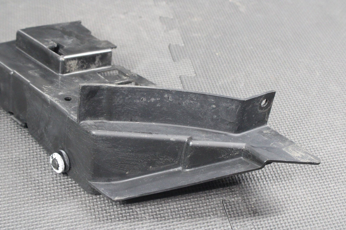 1987 87 - 00 YAMAHA TW200 ELECTRICAL WIRING TRAY HOLDER PLASTIC 2JX - 2177A - 00 - 00 - hggarage