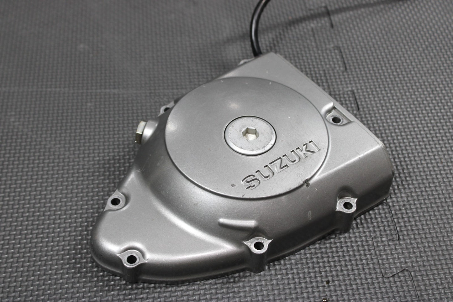 2005 SUZUKI DR200SE OEM LEFT SIDE ENGINE MOTOR STATOR GENERATOR MAGNETO COVER - hggarage