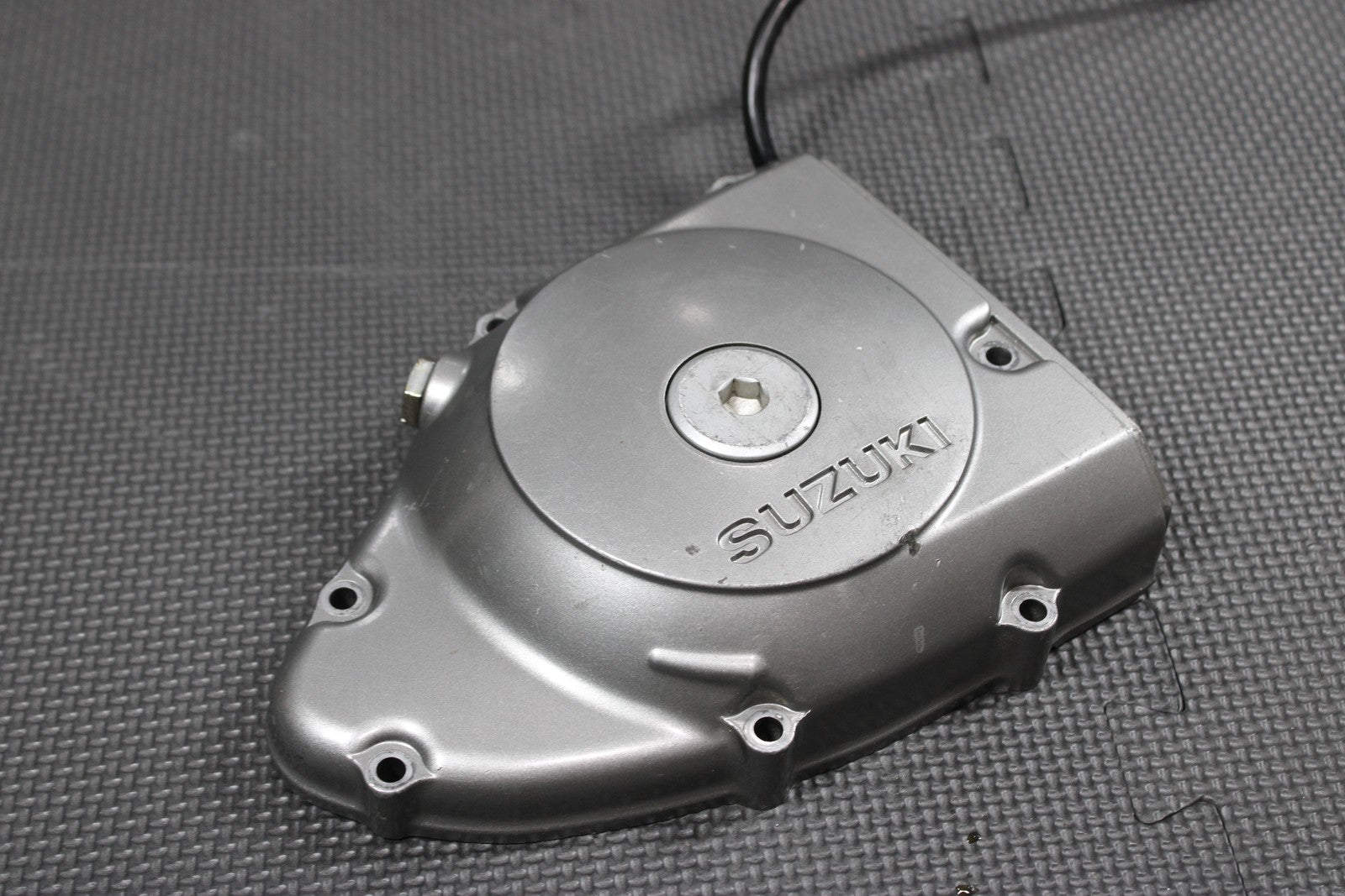 2005 SUZUKI DR200SE OEM LEFT SIDE ENGINE MOTOR STATOR GENERATOR MAGNETO COVER - hggarage