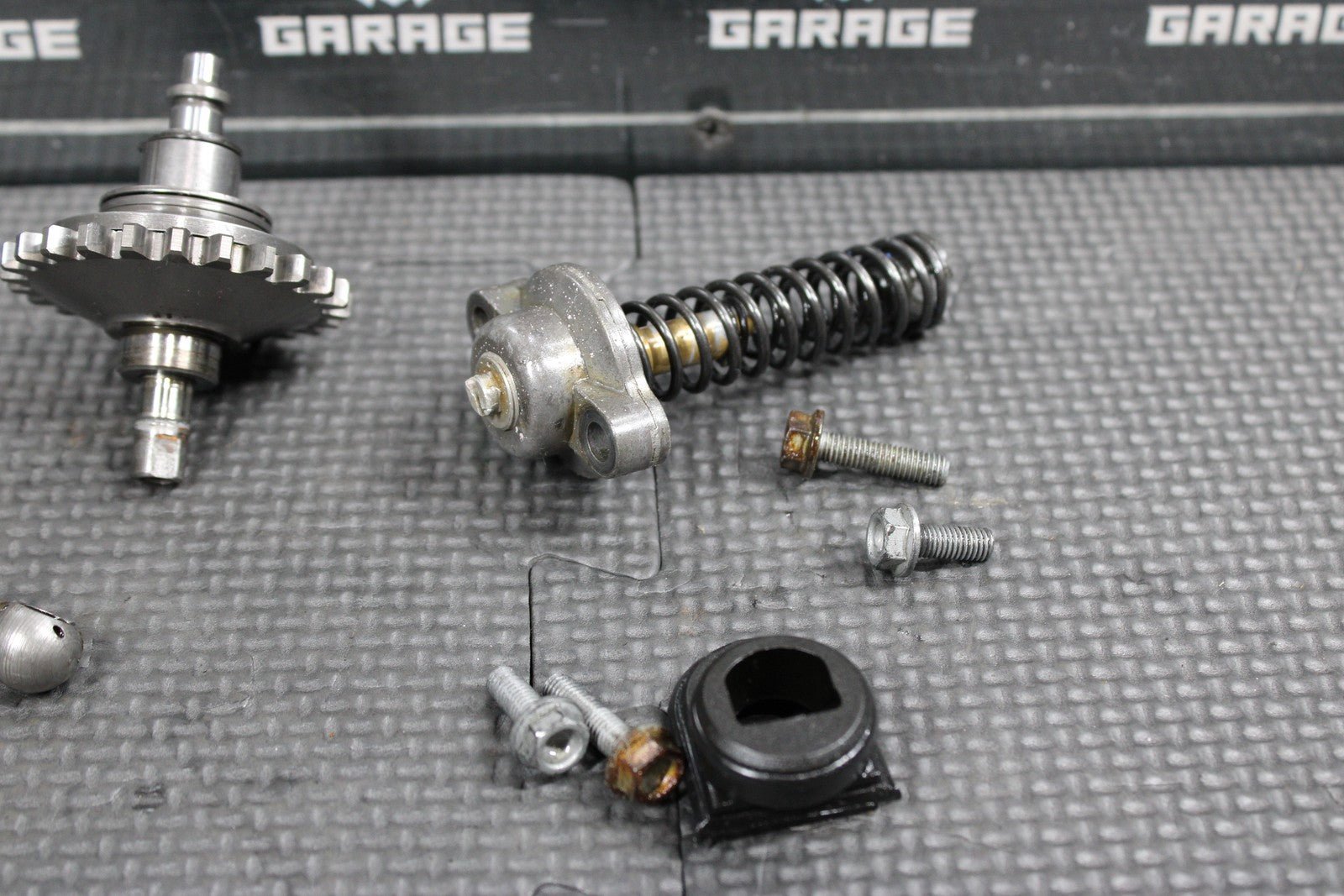 2000 KTM 250 EXC OEM ENGINE POWERVALVE EXHUAST VALVE LINKAGE GOVERNOR - hggarage