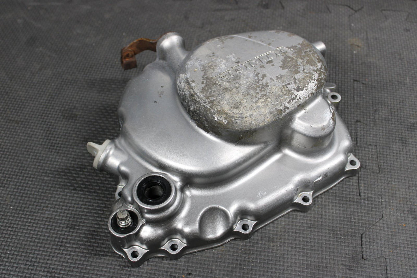 1998 HONDA XR200R 1990 1991 / 93 - 02 ENGINE MOTOR SIDE CLUTCH COVER 11330 - KT0 - 830 - hggarage
