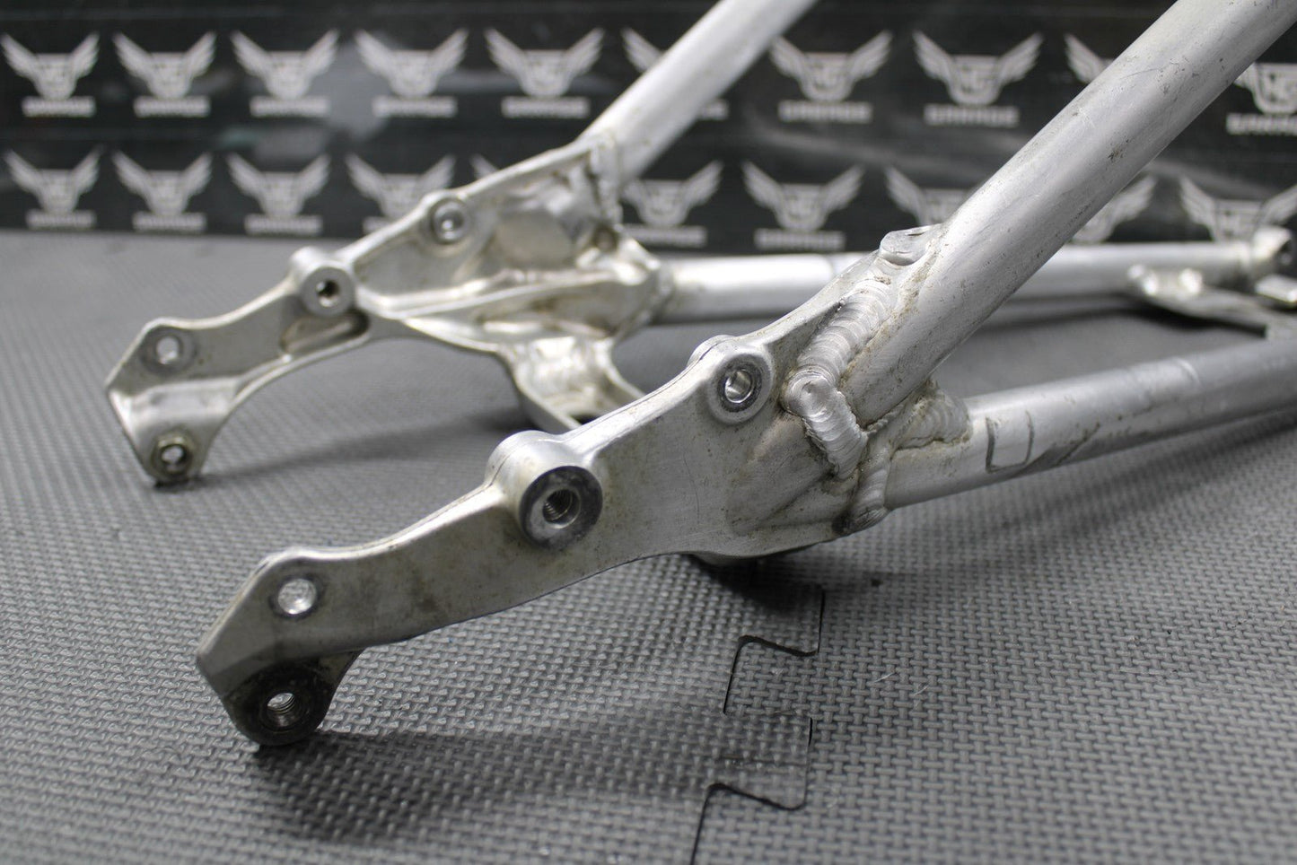 2008 06 - 09 HONDA CRF250R OEM REAR BACK FRAME SUBFRAME DUAL MUFFLER 50200 - KRN - 850 - hggarage