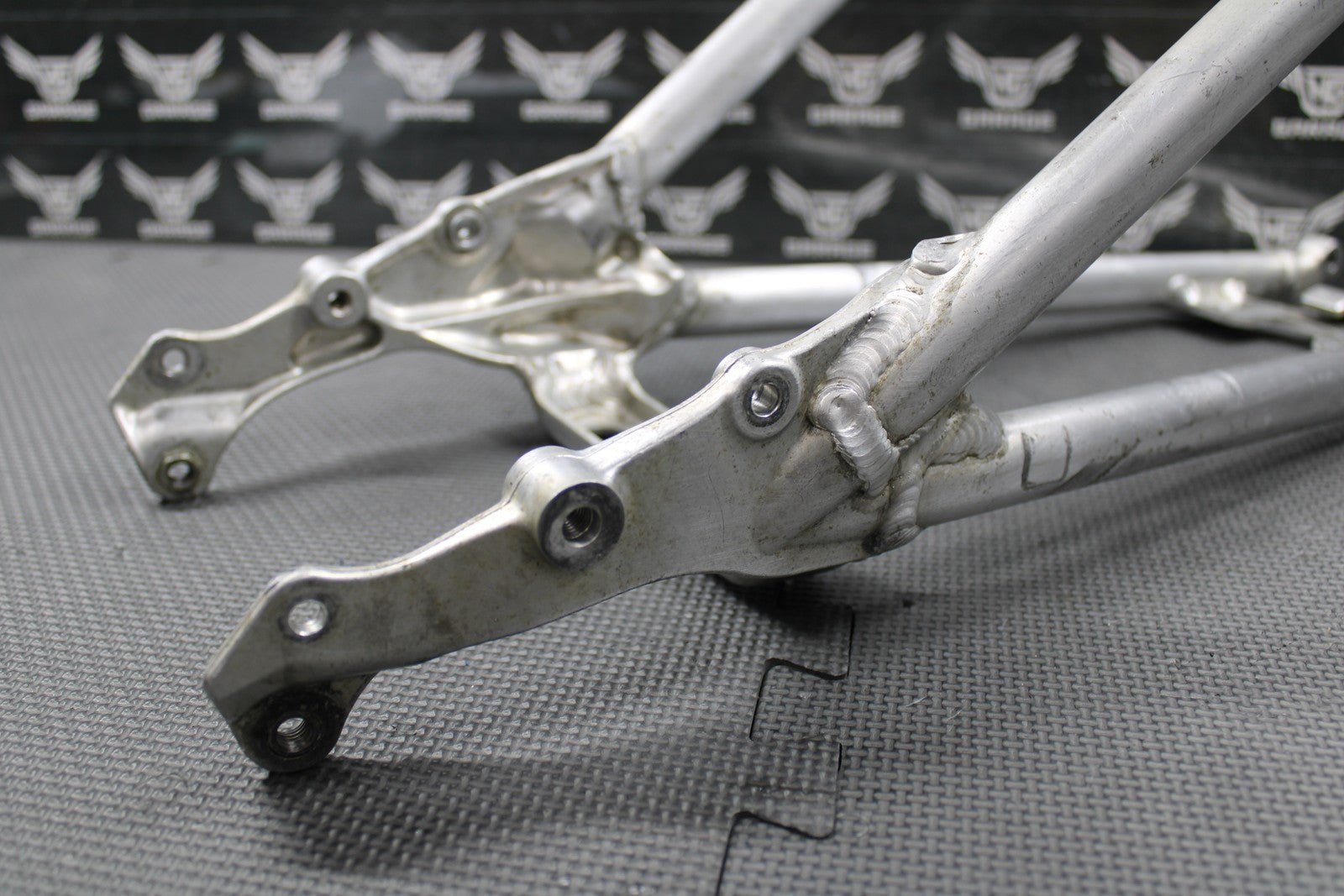 2008 06 - 09 HONDA CRF250R OEM REAR BACK FRAME SUBFRAME DUAL MUFFLER 50200 - KRN - 850 - hggarage