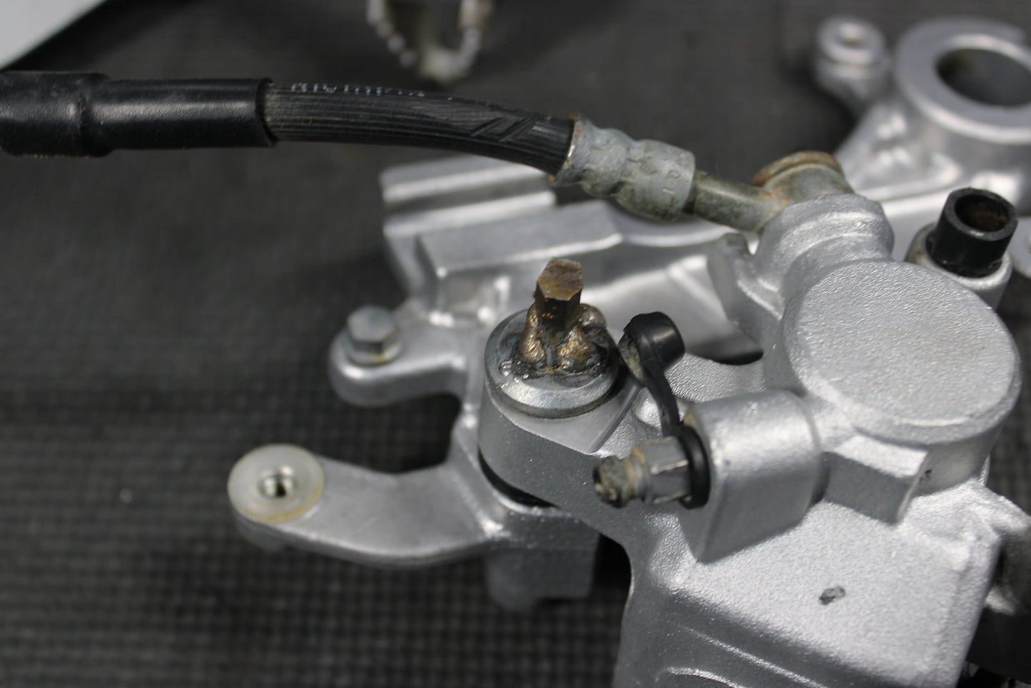 2000 YAMAHA YZ426F OEM REAR BACK BRAKE CALIPER MASTER CYLINDER ASSEMBLY - hggarage