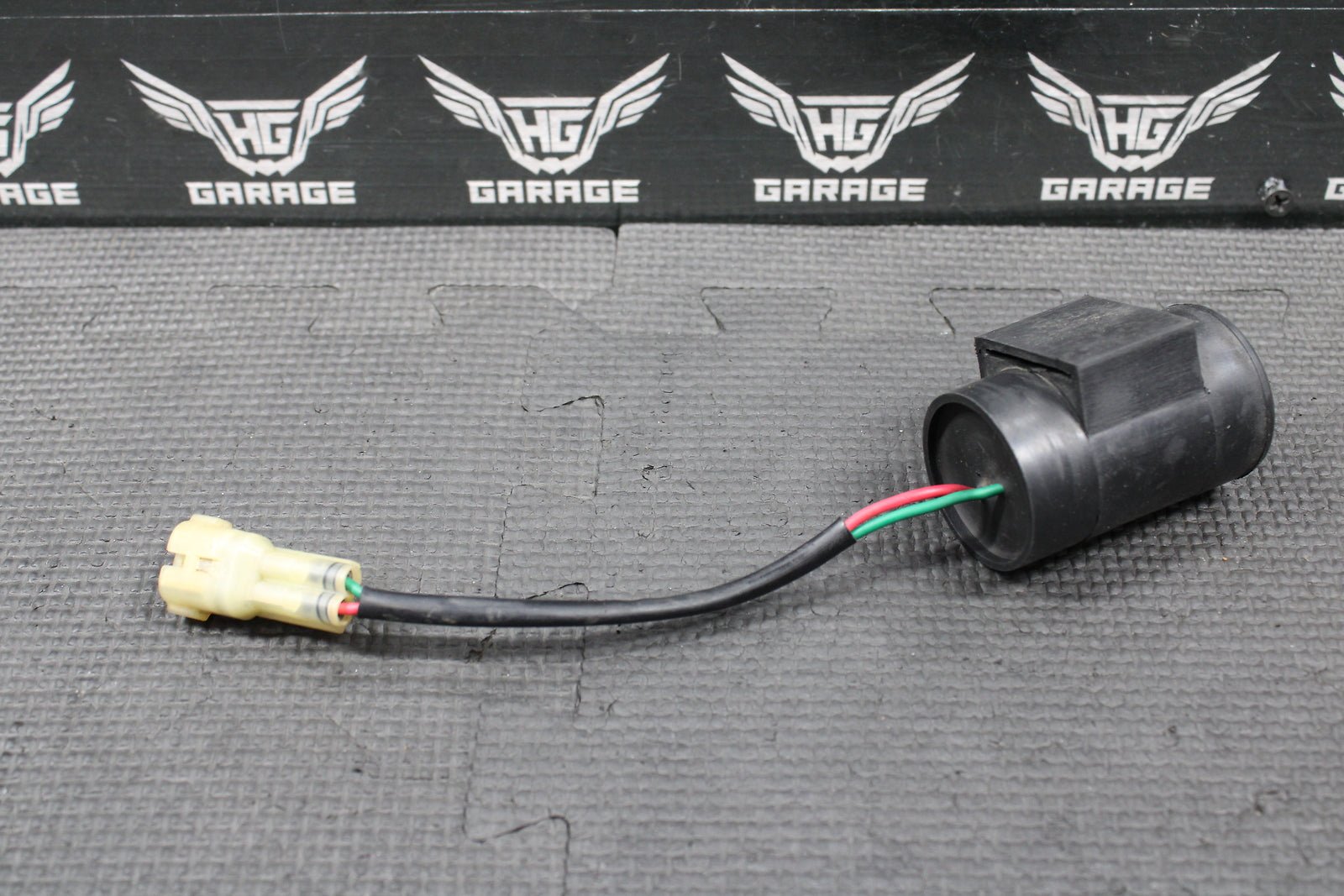 HONDA CONDENSER 2004 - 2005 TRX450 R TRX450R SPORTRAX OEM GENUINE 31700 - HP1 - 003 - hggarage
