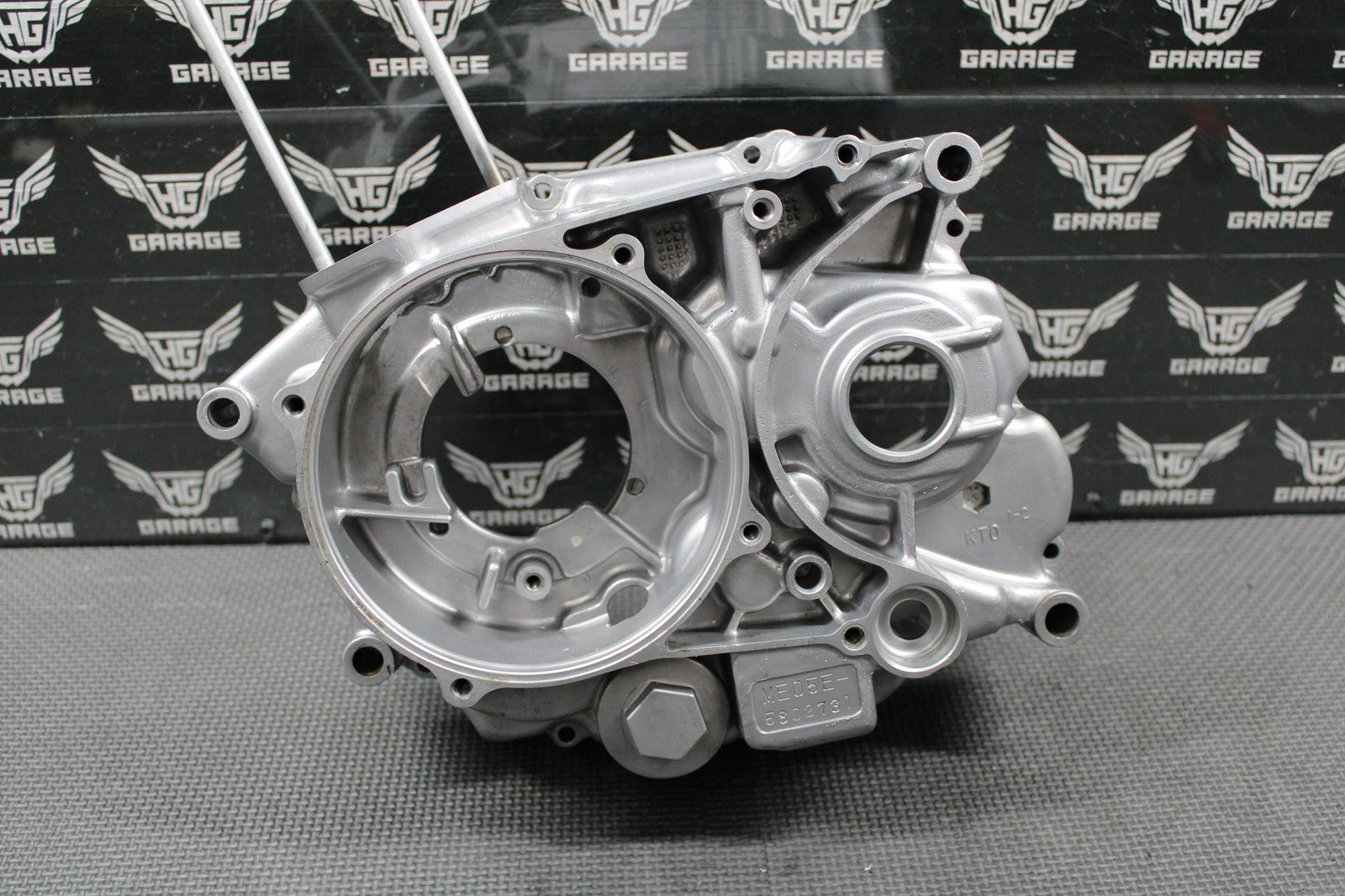 1999 HONDA XR200R 88 - 02 OEM LEFT ENGINE MOTOR CRANKCASE CRANK CASE 11200 - KT0 - 680 - hggarage