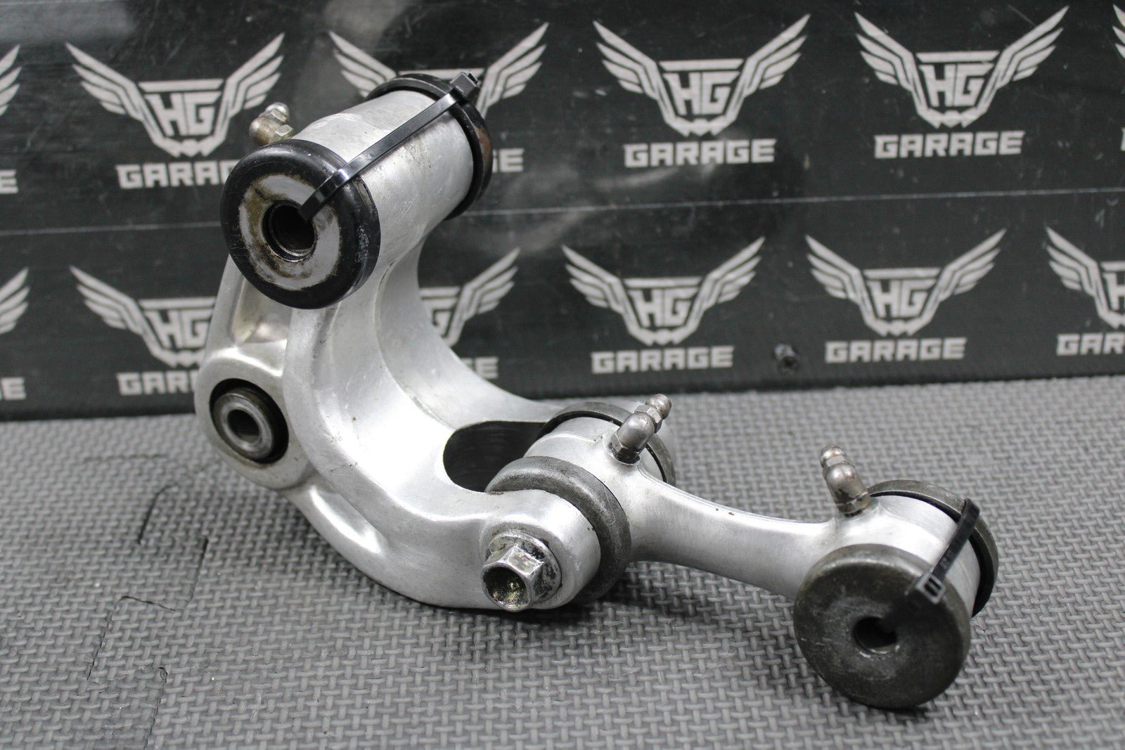 1991 HONDA 86 - 95 XR250R OEM REAR SHOCK LINKAGE ARM BOLTS 52460 - KN5 - 000 NICE! - hggarage