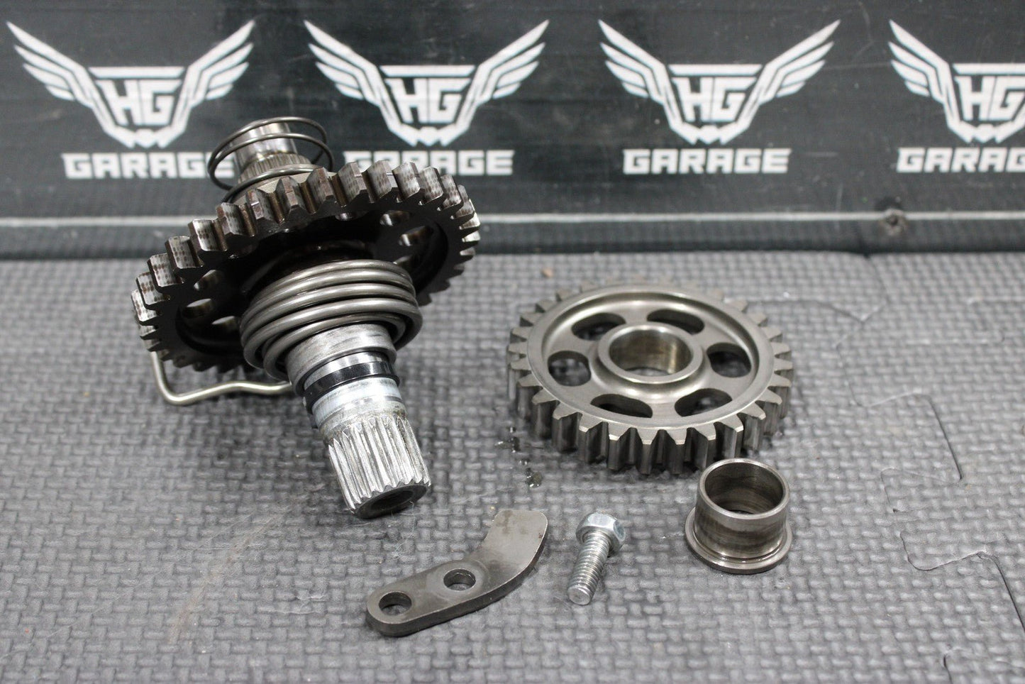 2007 04 - 08 HONDA CRF450R OEM KICKSTART KICK START SHAFT W IDLER GEAR ASSEMBLY - hggarage