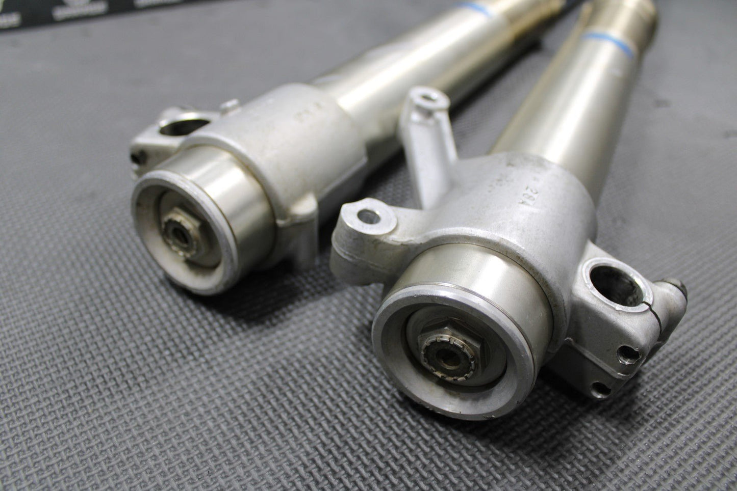 2003 KAWASAKI KLX400SR OEM SHOWA RIGHT LEFT FRONT SUSPENSION FORKS SHOCKS GOOD! - hggarage