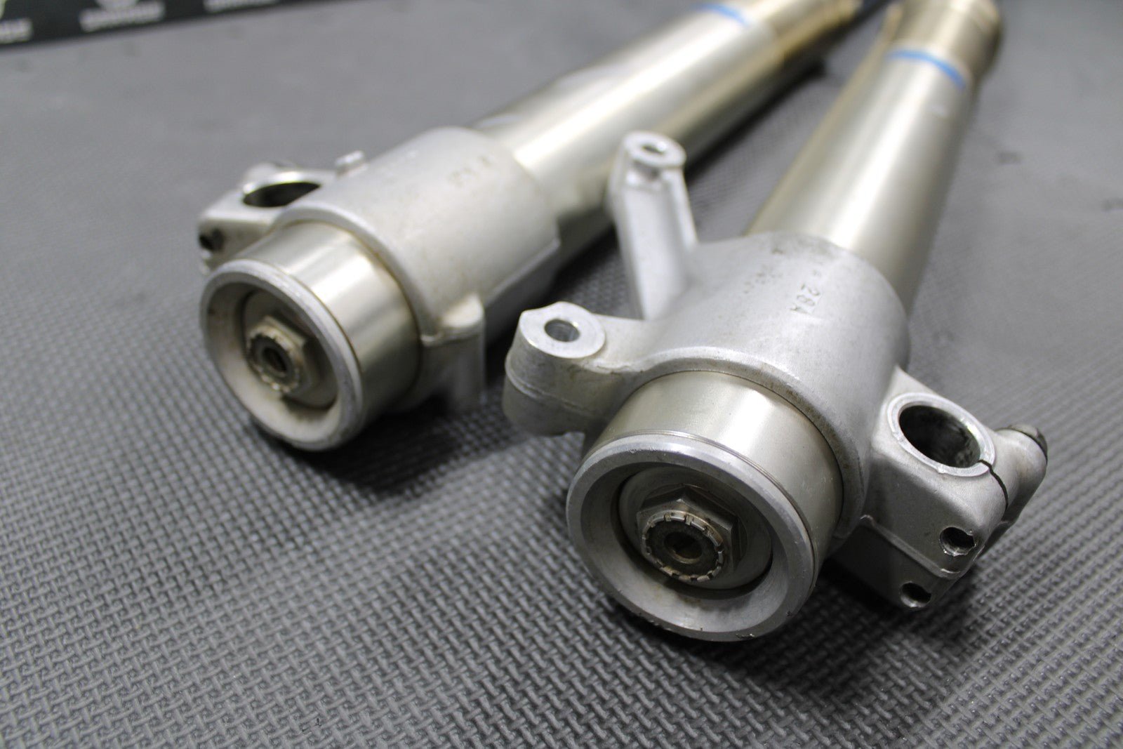 2003 KAWASAKI KLX400SR OEM SHOWA RIGHT LEFT FRONT SUSPENSION FORKS SHOCKS GOOD! - hggarage