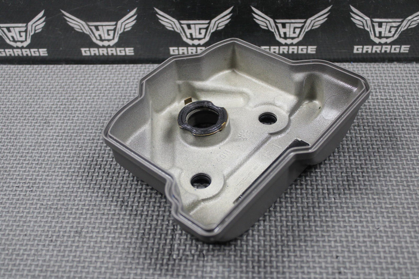 2020 SUZUKI 17 - 25 RMZ250 OEM CYLINER HEAD VALVE COVER & BOLTS 11171 - 49H01 NICE - hggarage