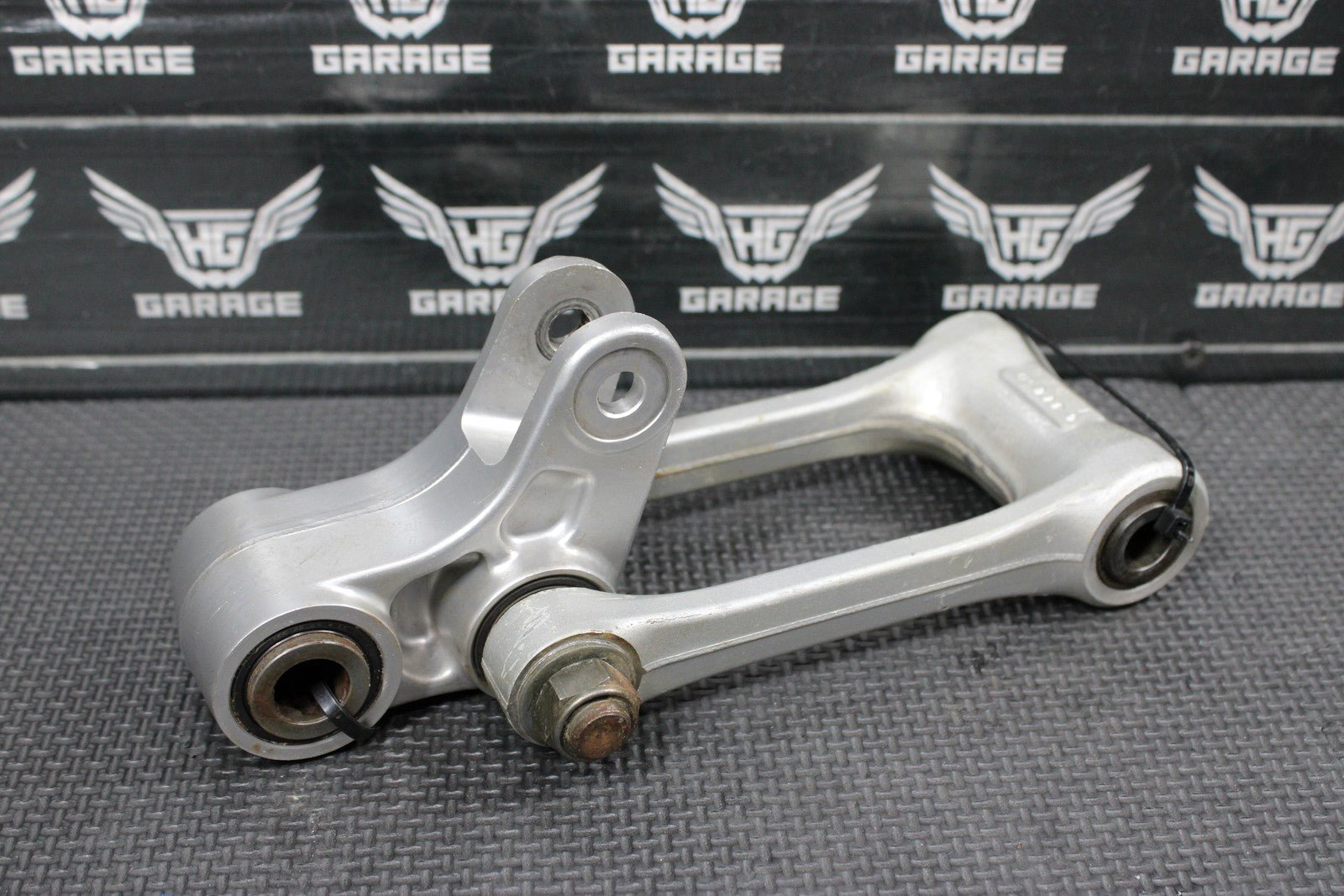 2006 YAMAHA YZ450F OEM REAR SHOCK LINKAGE LINKS RELAY ARM 5XC - 2217A - 90 - 00 - hggarage