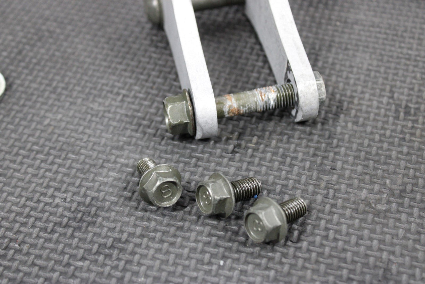 2005 YAMAHA 04 - 05 YZ450F OEM ENGINE MOTOR MOUNT STAY BRACKETS - hggarage