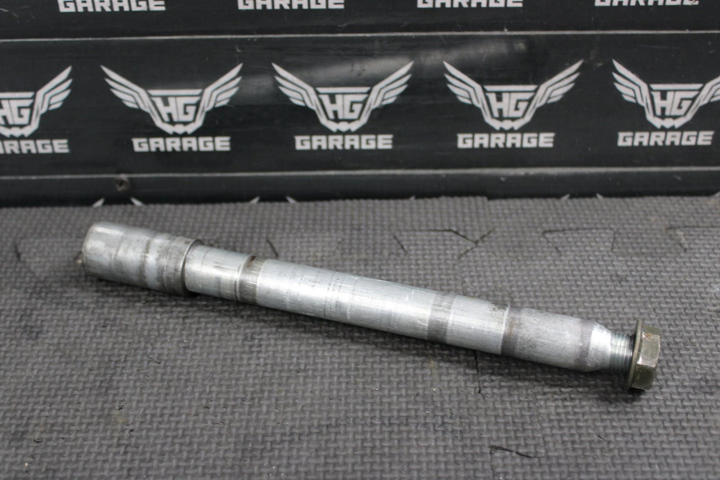 2005 YAMAHA YZ250F OEM FRONT WHEEL RIM AXLE PIVOT BOLT 1C3 - 25181 - 10 - 00 - hggarage