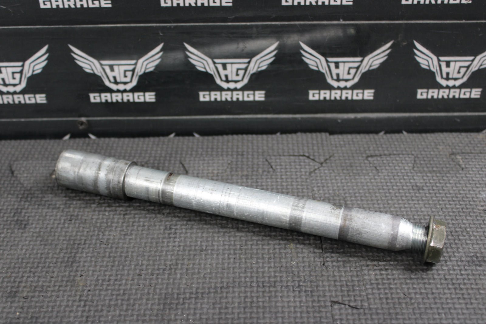 2005 YAMAHA YZ250F OEM FRONT WHEEL RIM AXLE PIVOT BOLT 1C3 - 25181 - 10 - 00 - hggarage