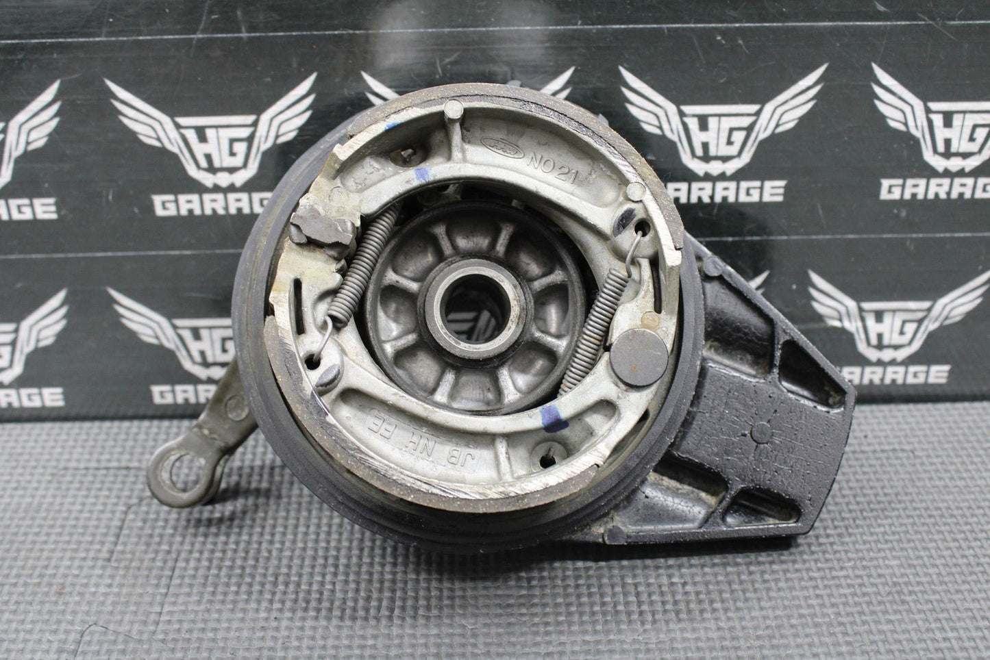 2002 HONDA XR200R 84 - 02 OEM REAR BACK BRAKE DRUM PANEL PADS CAM ASSEMBLY GOOD - hggarage