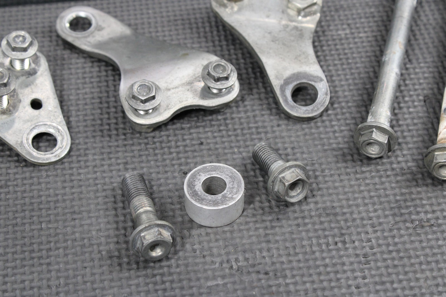 2023 HONDA CRF250R OEM ENGINE MOTOR MOUNT STAY BRACKETS HARDWARE BOLTS - hggarage