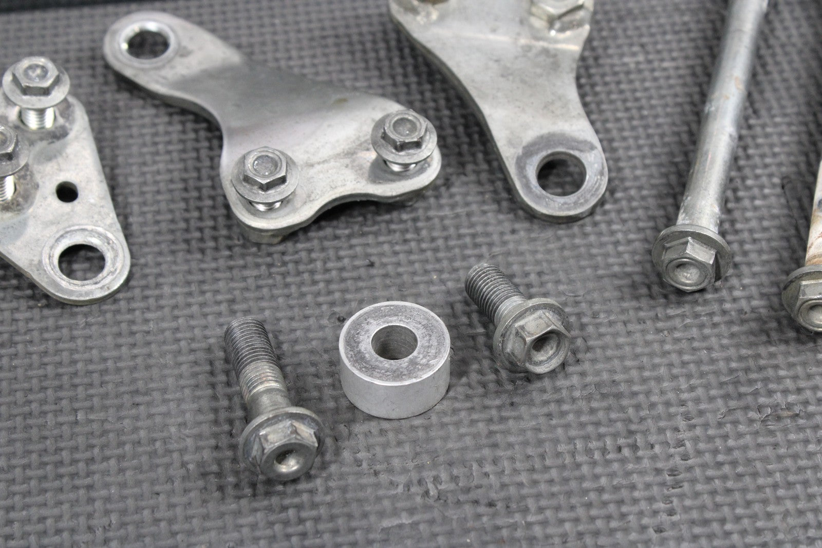 2023 HONDA CRF250R OEM ENGINE MOTOR MOUNT STAY BRACKETS HARDWARE BOLTS - hggarage