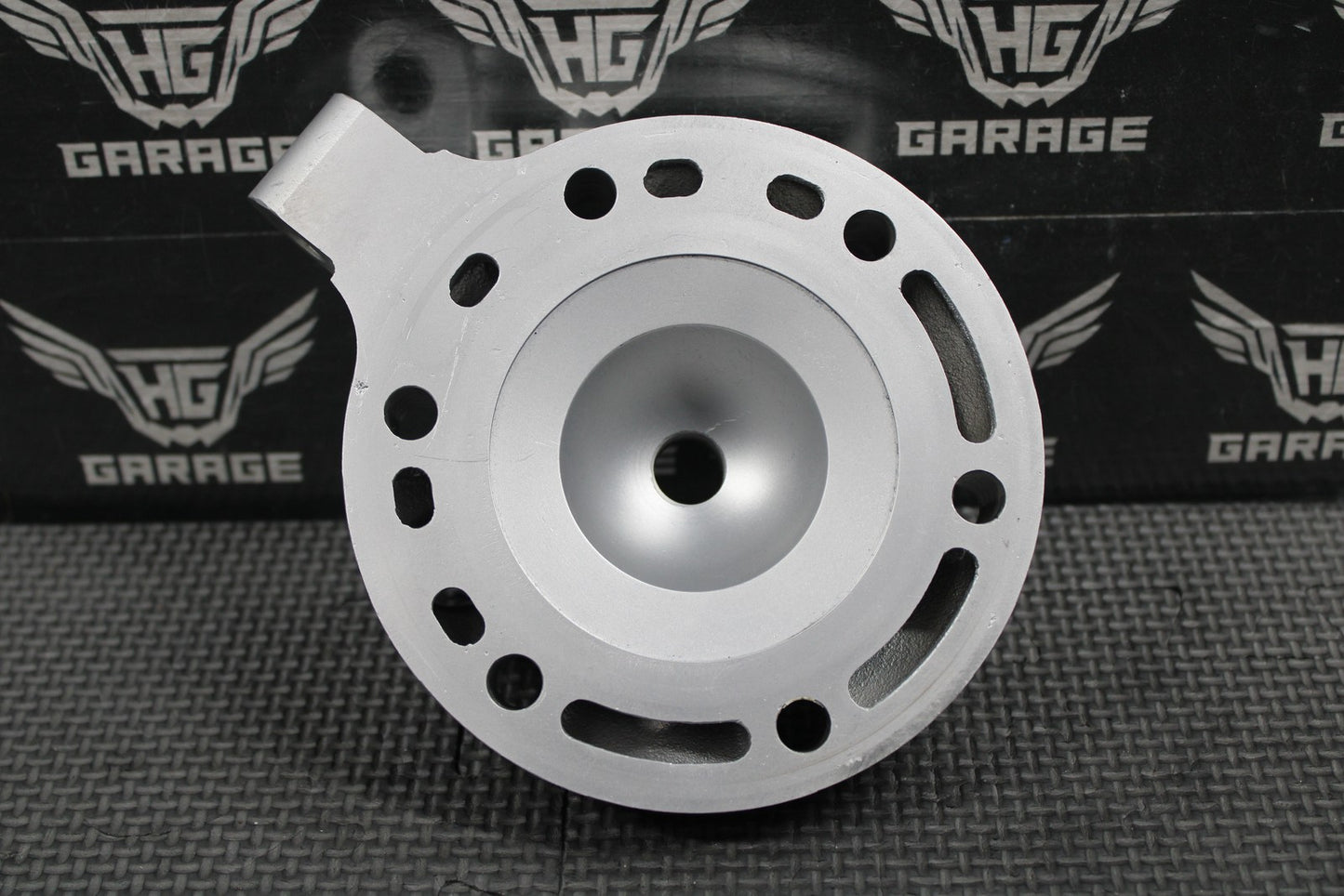 1999 SUZUKI RM250 MODEL X OEM CYLINDER HEAD COVER CAP DOME 11111 - 37E30 NICE! - hggarage