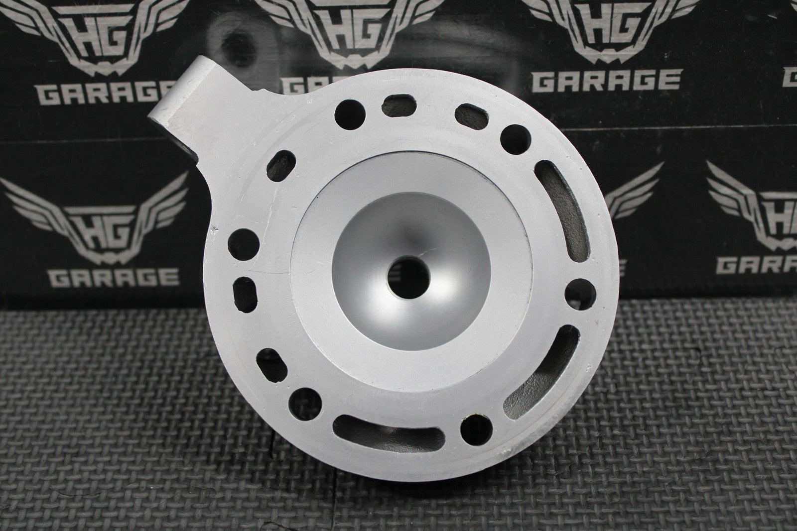 1999 SUZUKI RM250 MODEL X OEM CYLINDER HEAD COVER CAP DOME 11111 - 37E30 NICE! - hggarage
