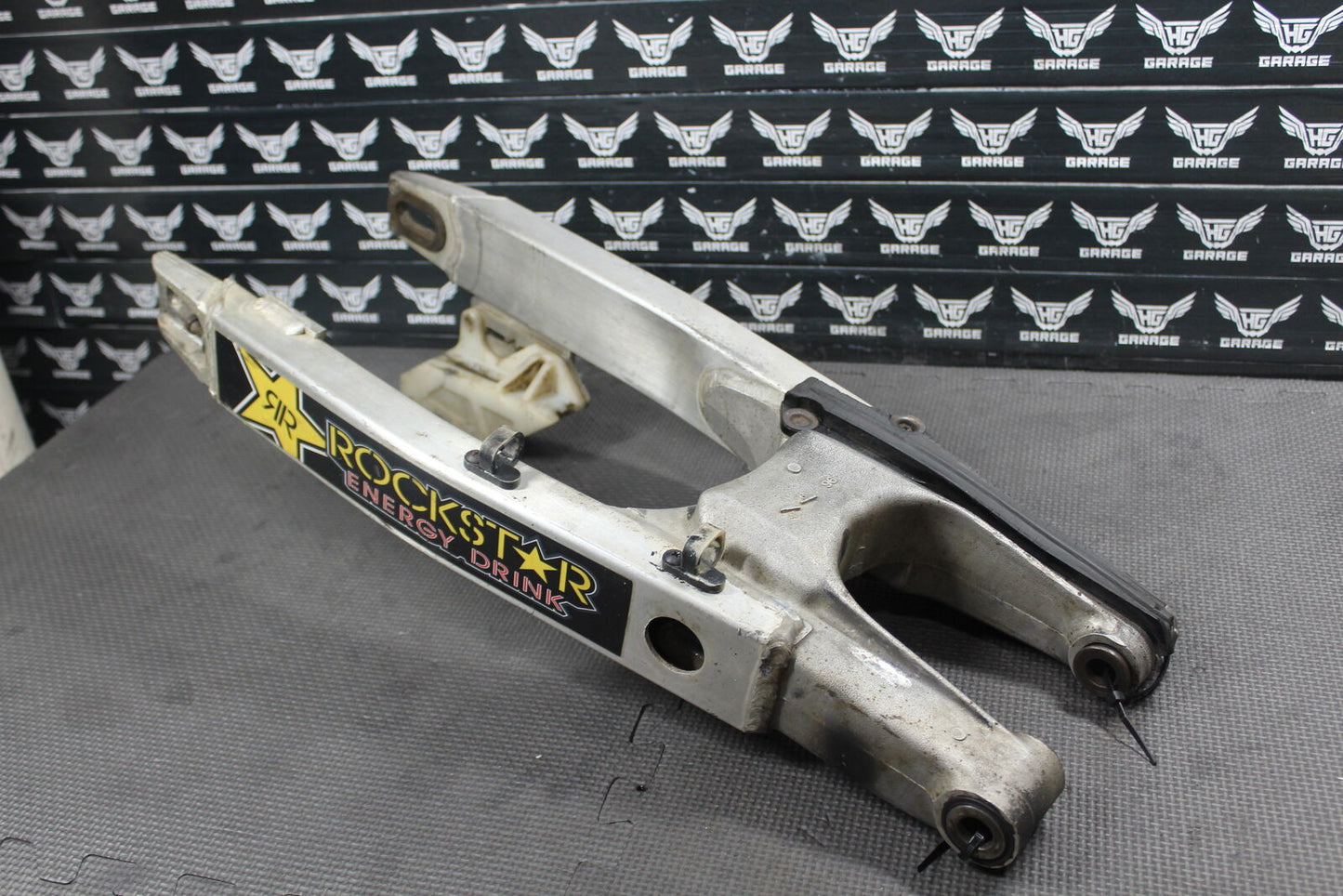 1997 SUZUKI RM250 OEM SWINGARM SWING ARM SUSPENSION 61000-36E10