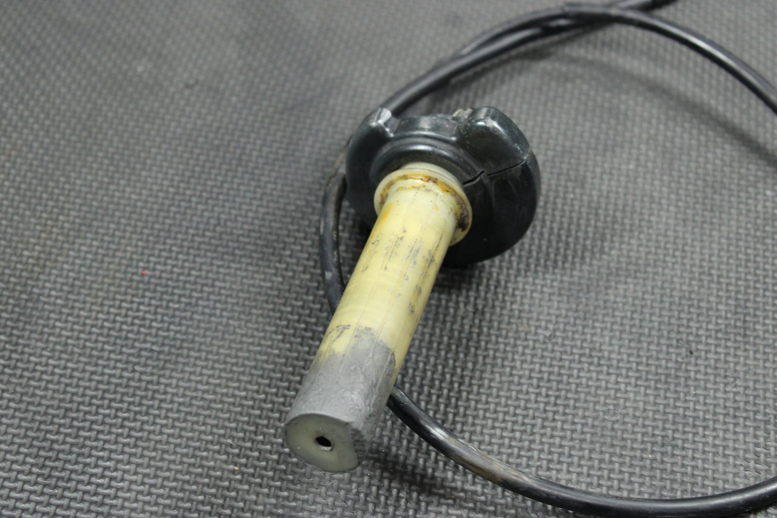 1993 Honda CR80R 86 - 95 OEM Right Throttle Grip Cable Tube Assembly 17910 - GS2 - 600 - hggarage
