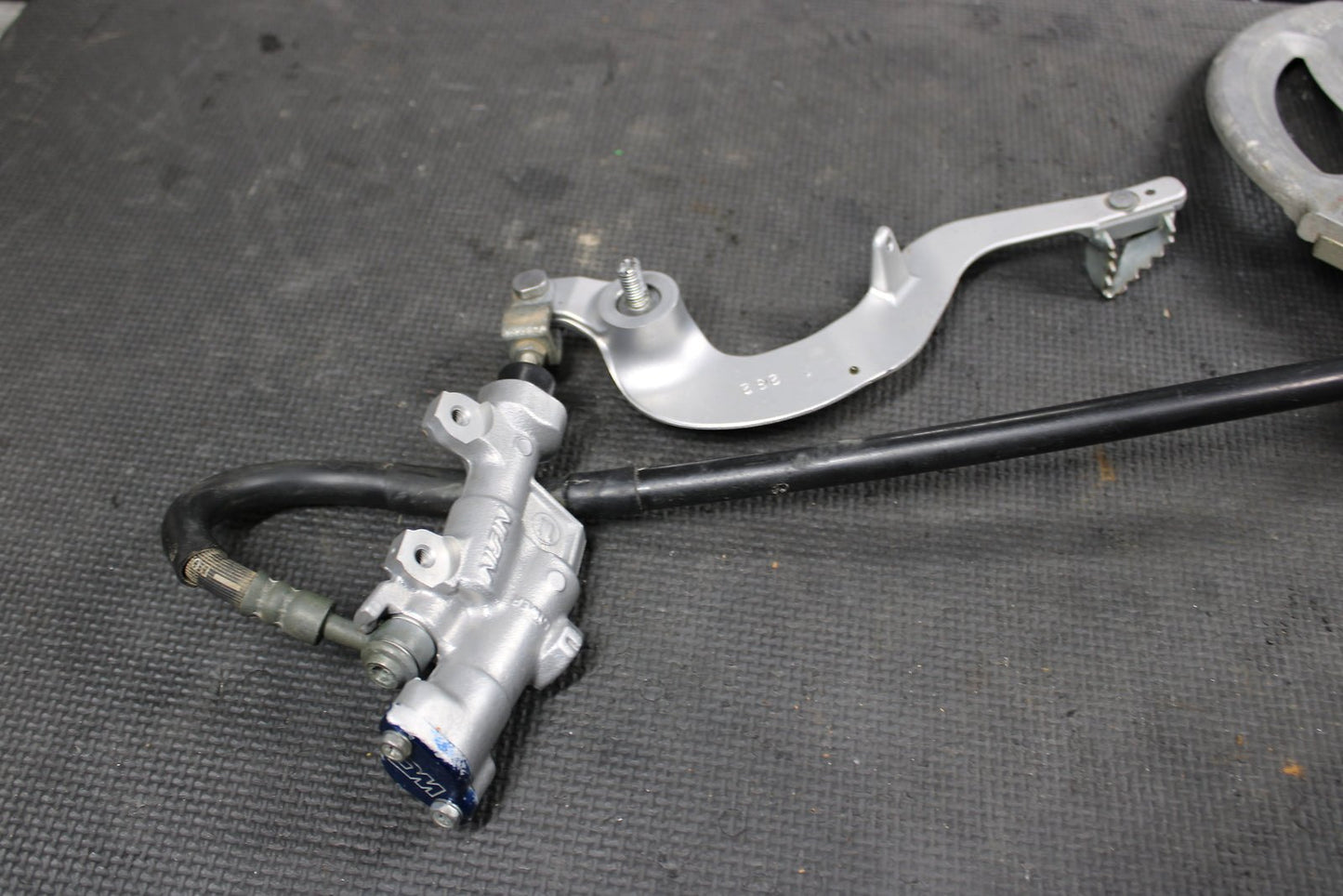 2007 YAMAHA YZ250F YZ450F OEM NISSIN REAR BACK BRAKE CALIPER MASTER CYLINDER LEV - hggarage