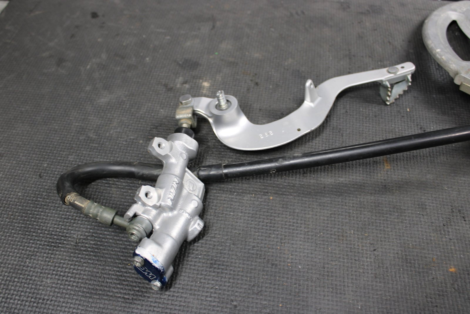 2007 YAMAHA YZ250F YZ450F OEM NISSIN REAR BACK BRAKE CALIPER MASTER CYLINDER LEV - hggarage