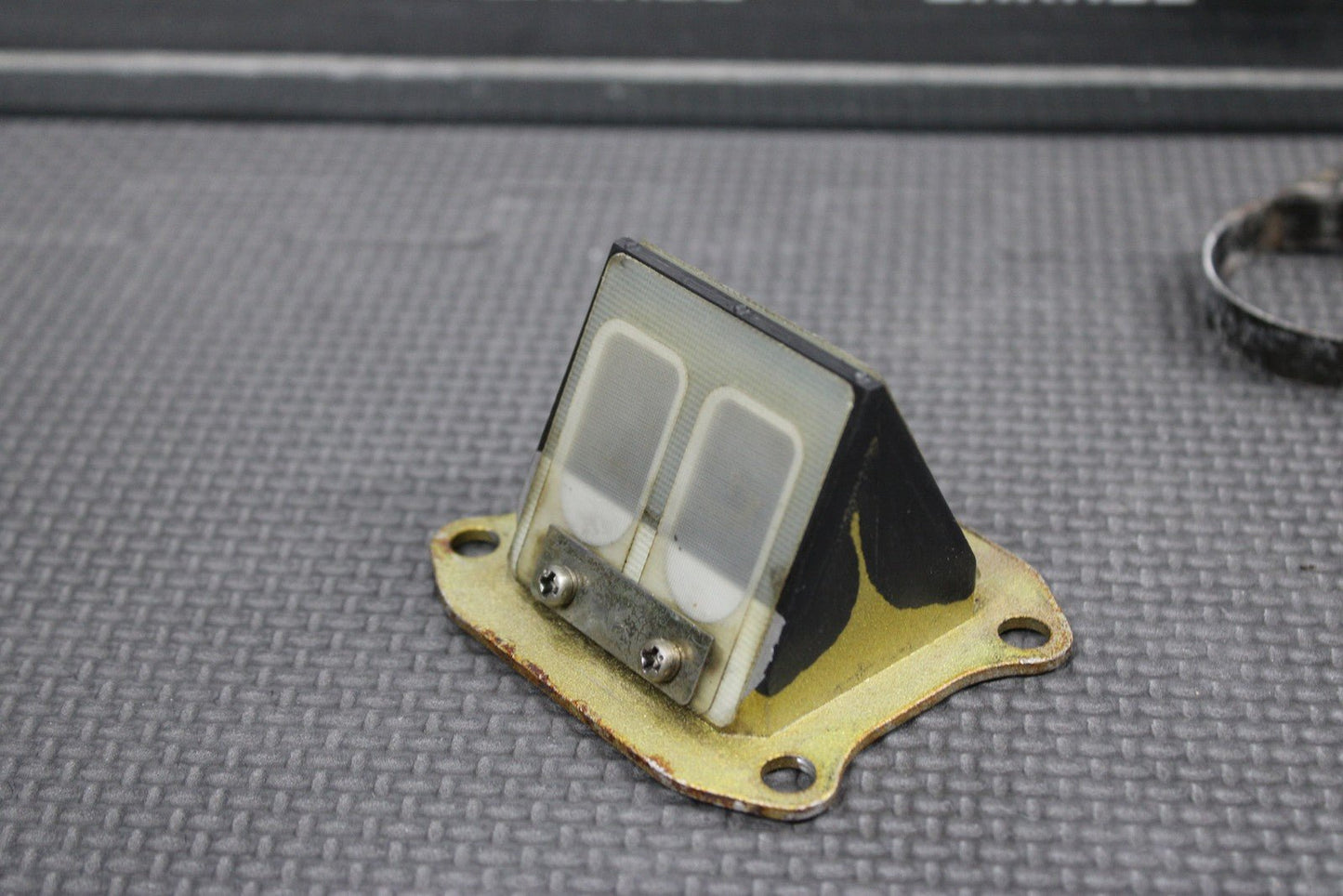 1991 HONDA CR80R CR80RB OEM INTAKE REED BLOCK ASSEMBLY 14100 - GS2 - 003 - hggarage