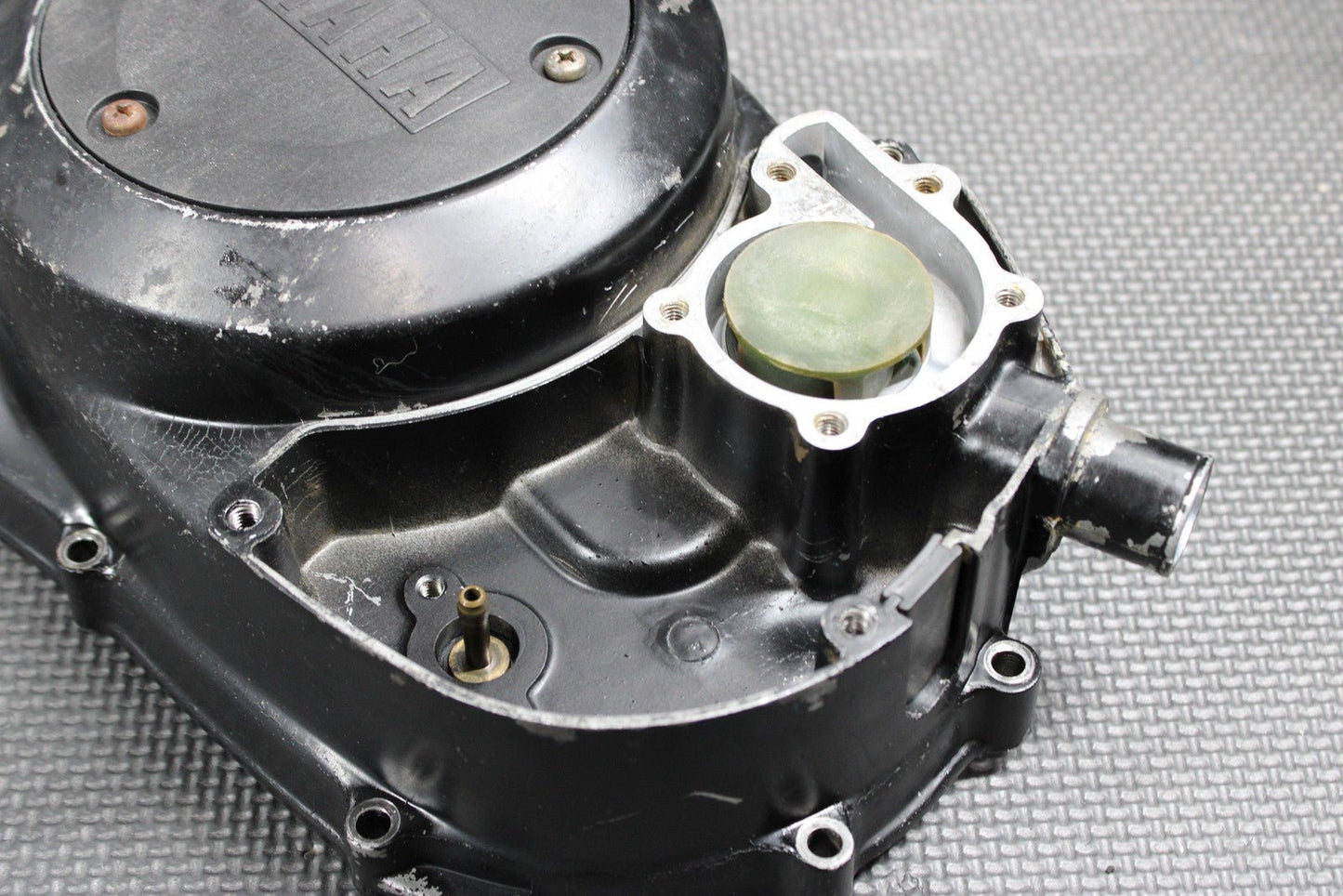 1991 YAMAHA BANSHEE 350 OEM ENGINE MOTOR RIGHT SIDE CLUTCH COVER 2GU - 15421 - 00 - 00 - hggarage