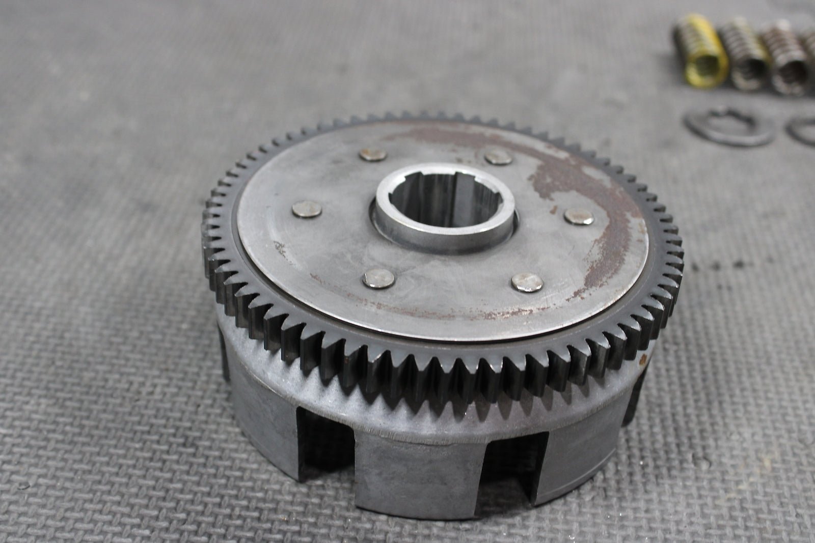 2002 Honda XR200R OEM Complete Clutch W Plates Basket Hub 22100 - 437 - 020 22121 - Kc - hggarage