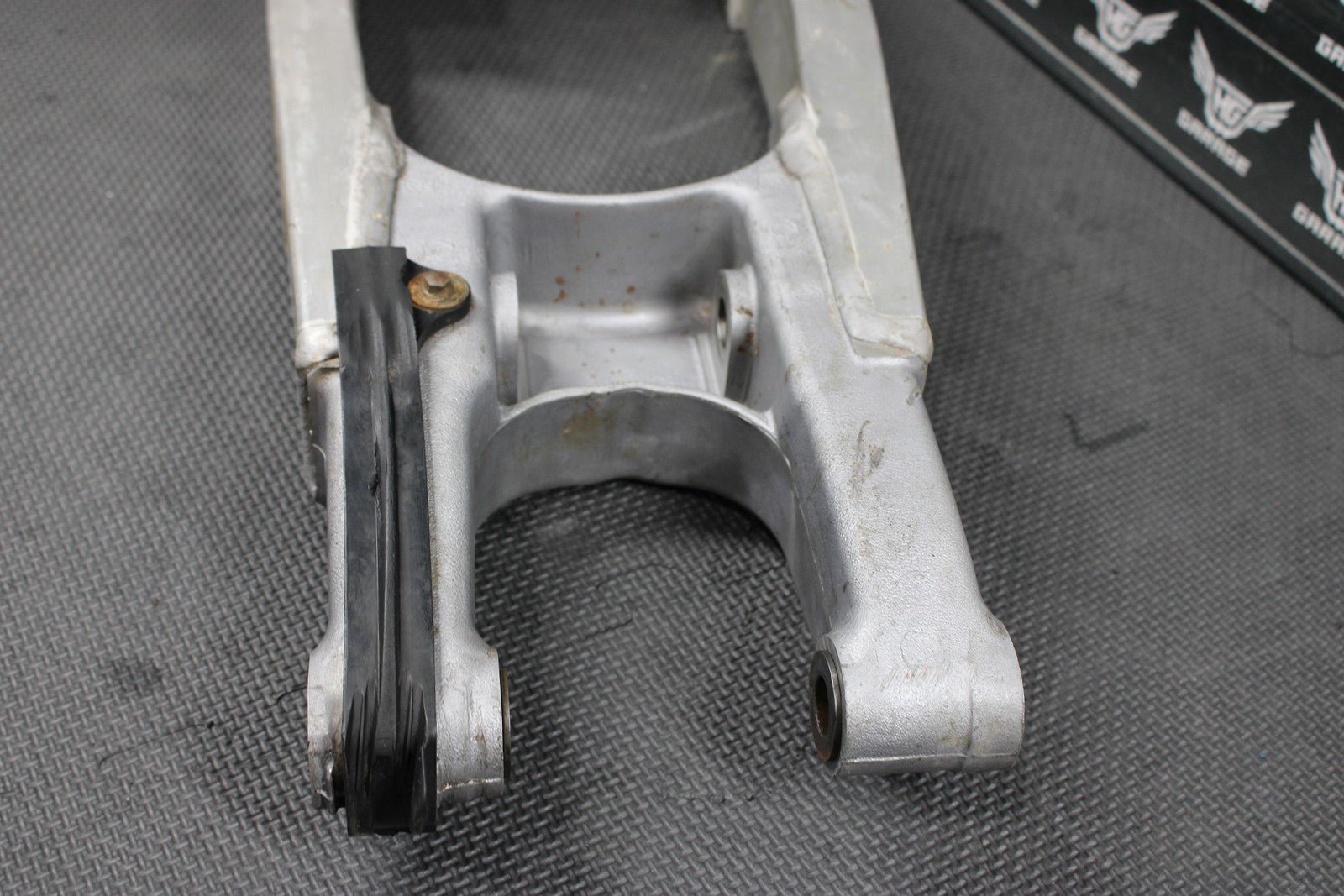 1996 SUZUKI RM250 OEM MODEL T SWINGARM SWING ARM SUSPENSION 61000 - 36E00 - hggarage