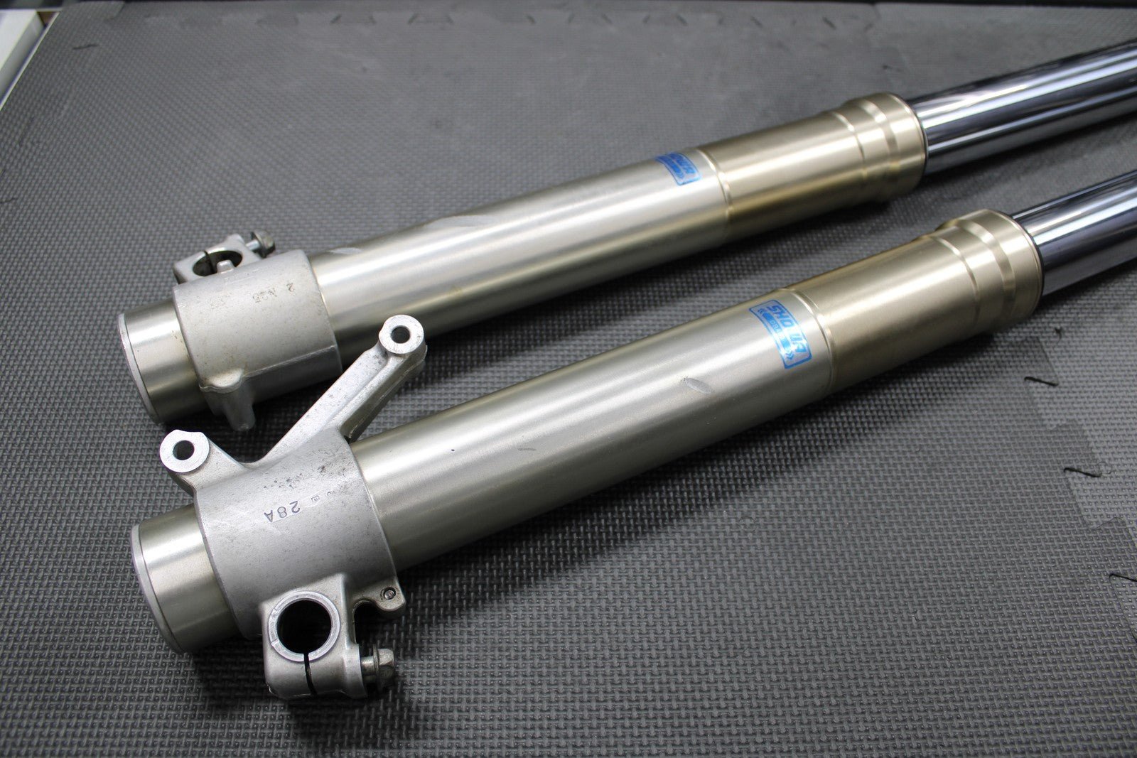2003 KAWASAKI KLX400SR OEM SHOWA RIGHT LEFT FRONT SUSPENSION FORKS SHOCKS GOOD! - hggarage