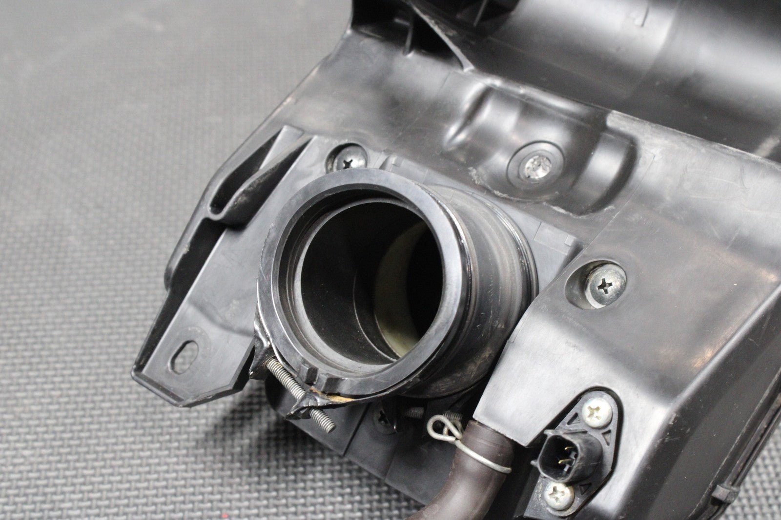 2023 HONDA CRF250R OEM AIRBOX INTAKE AIR CLEANER CASE HOUSING ELEMENT COMPLETE - hggarage