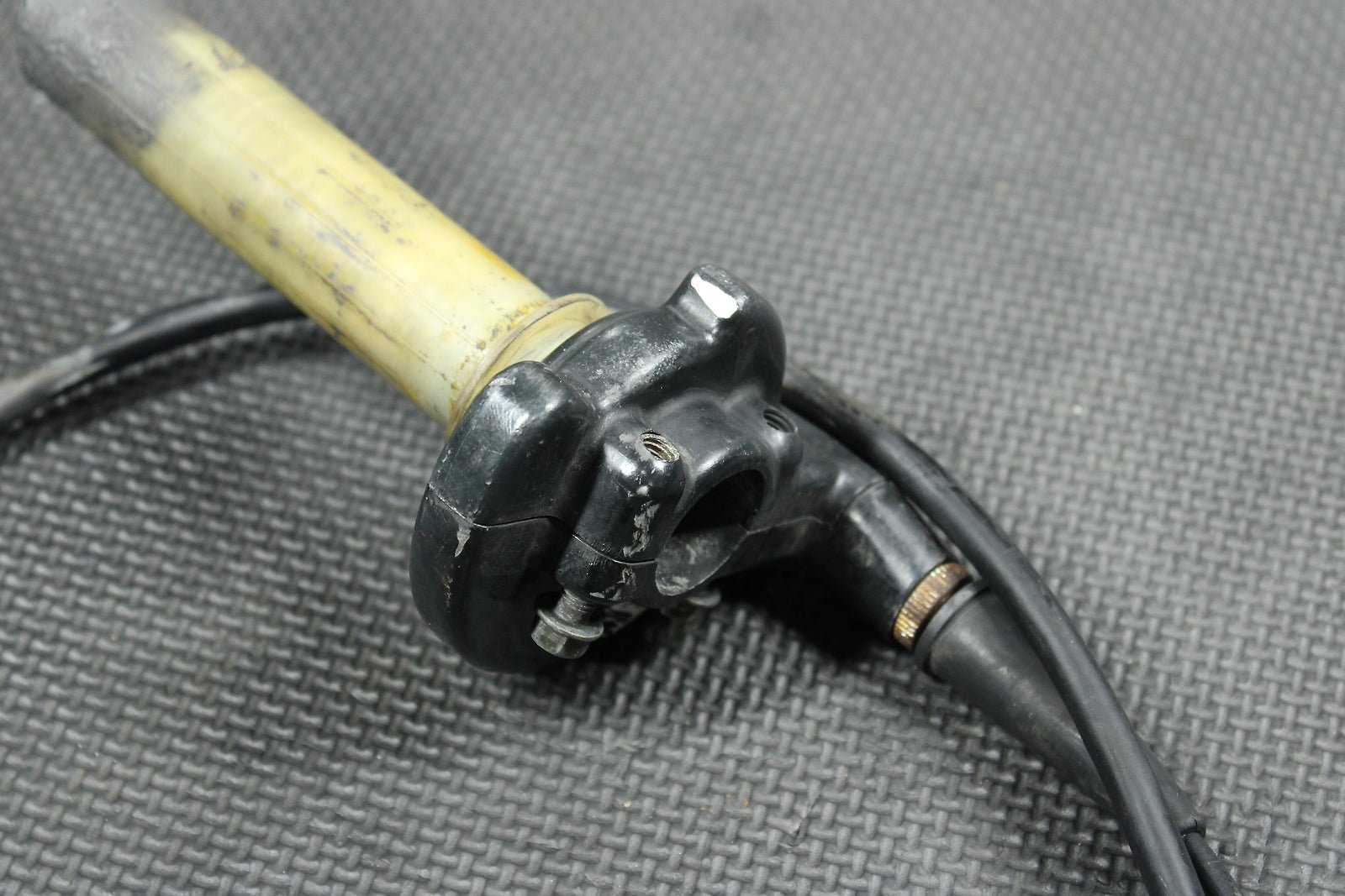 1993 Honda CR80R 86 - 95 OEM Right Throttle Grip Cable Tube Assembly 17910 - GS2 - 600 - hggarage