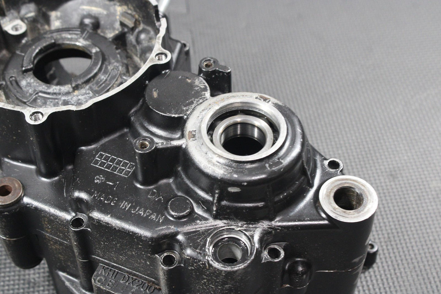 1986 KAWASAKI KDX200 86 - 87 OEM LEFT RIGHT ENGINE MOTOR CRANKCASE CRANK CASES - hggarage