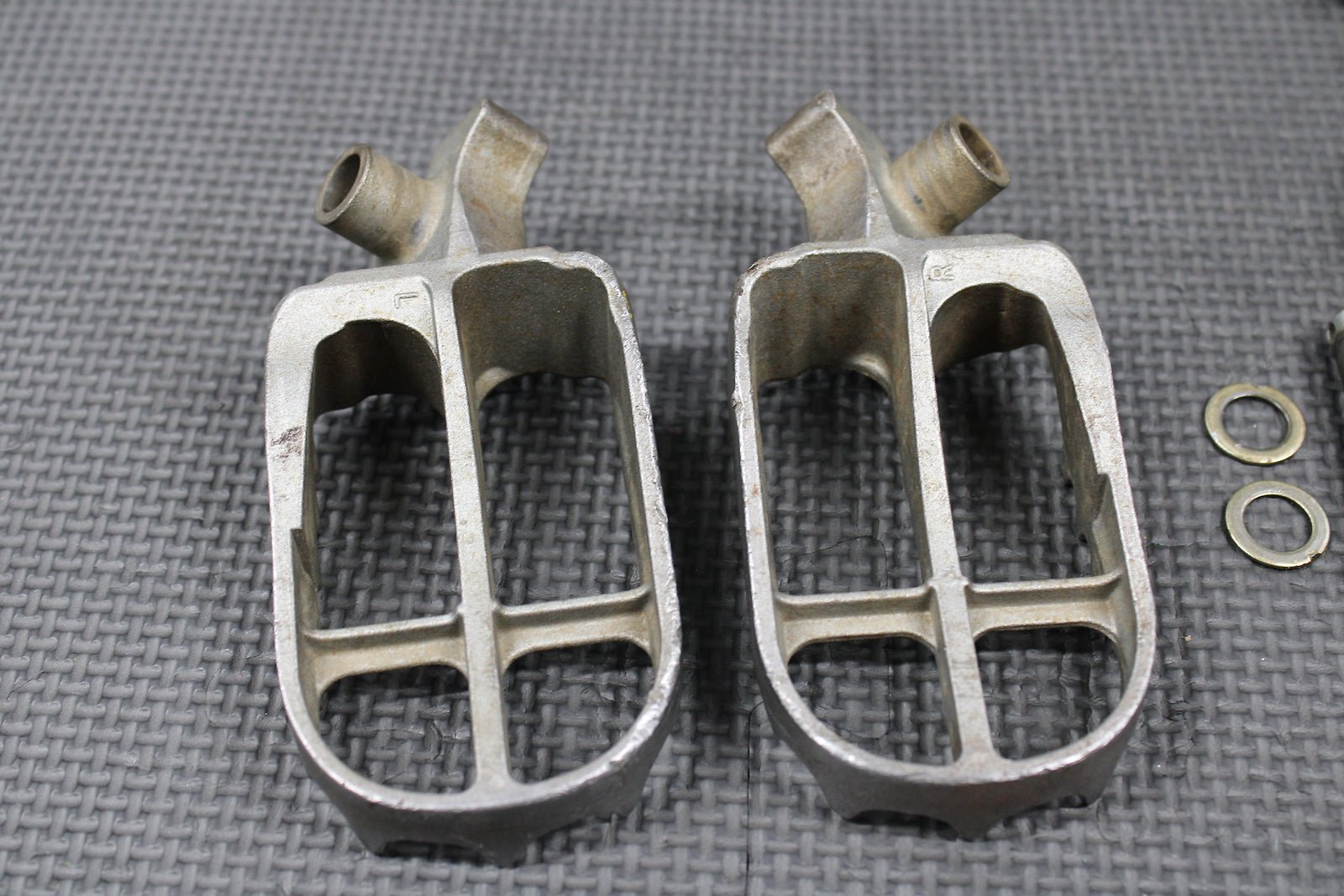 2019 YAMAHA 15 - 19 WR250F YZ250FX YZ450FX OEM PEGS FOOTPEGS MOUNTS BRACKETS - hggarage