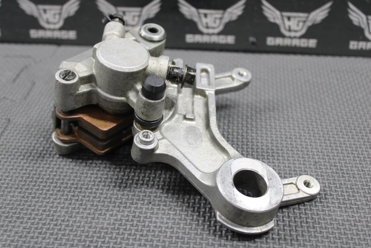 1997 HONDA 97 - 99 CR250R OEM NISSIN REAR BACK BRAKE CALIPER 43150 - KZ3 - B01 NICE! - hggarage